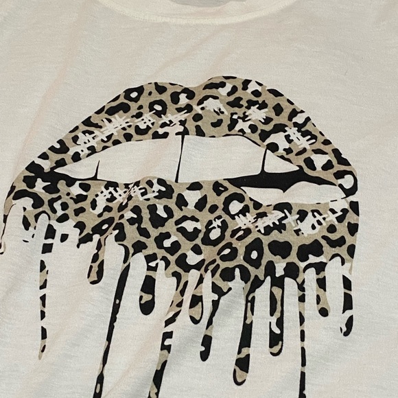 Shein T-Shirt - Picture 3 of 5